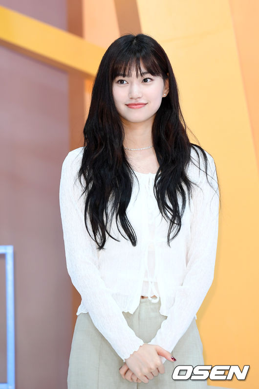 29일 오후 서울 마포구 상암동 TBS 오픈 스튜디오에서 TBS 위키미키 팩트인스타 포토타임이 열렸다.<br />걸그룹 위키미키 김도연이 포토타임을 갖고 있다. /sunday@osen.co.kr