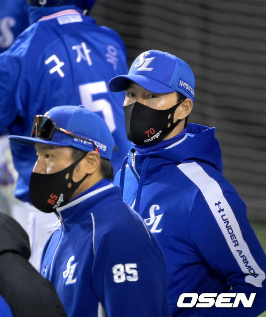 삼성 허삼영 감독이 경기를 지켜보고 있다. 2021.11.10 /cej@osen.co.kr