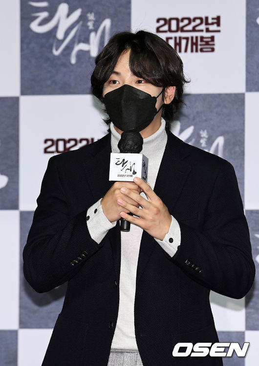 배우 윤시윤이 제작발표회에서 인사를 하고 있다. / rumi@osen.co.kr