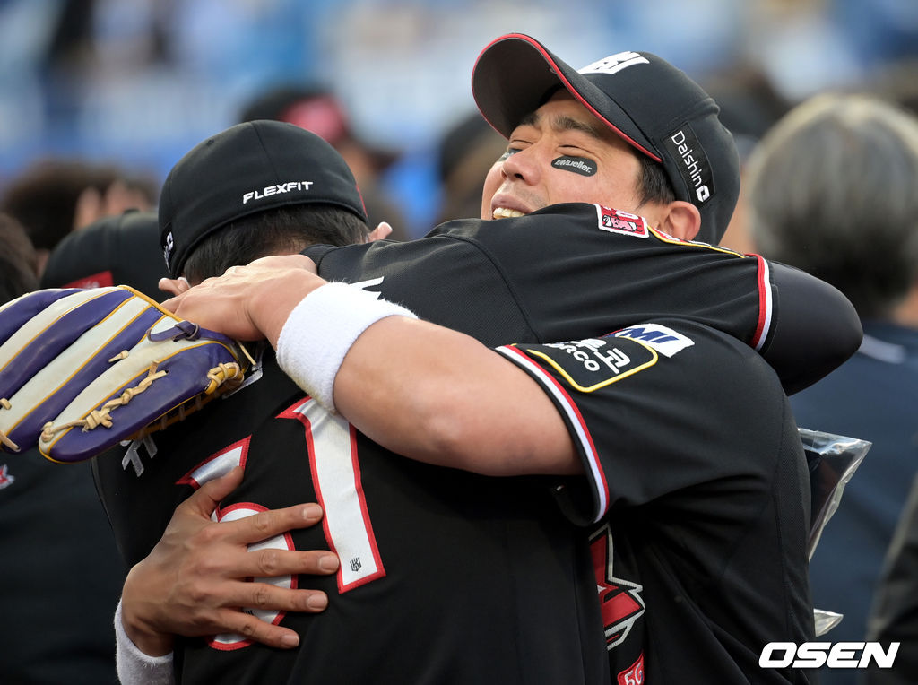 KT 위즈 유한준과 박경수. /OSEN DB