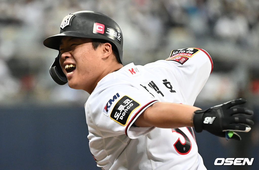 7회말 2사 2루에서 KT 강백호가 좌전 적시타를 치고 환호하고 있다. /sunday@osen.co.kr
