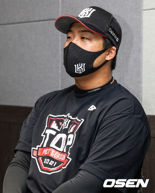 6회말 무사에서 KT 강백호가 우전 안타를 치고 환호하고 있다. 2021.11.15