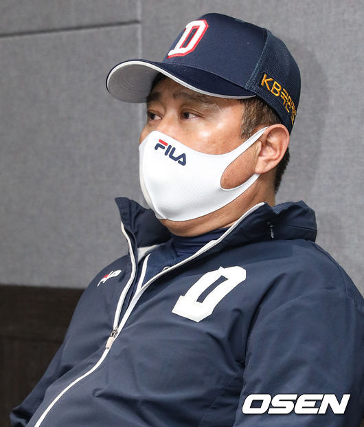 경기에 앞서 두산 김태형 감독이 인터뷰를 갖고 있다. 2021.11.15 /cej@osen.co.kr