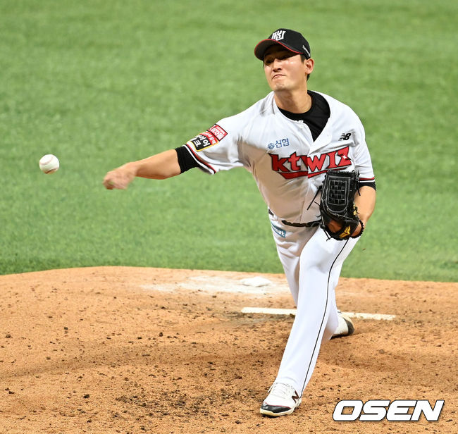 7회초 KT 고영표가 마운드에 올라 역투하고 있다. 2021.11.15 /jpnews@osen.co.kr