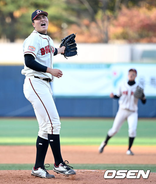 6회말 1사 2루 상황 마운드에 오른 덕수고 투수 심준석이 볼에 아쉬워하고 있다. 2021.11.16 / dreamer@osen.co.kr