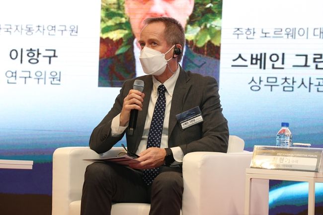 스베인 그란덤 상무참사관.