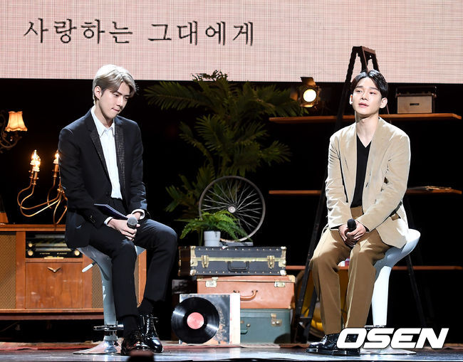 엑소 세훈과 첸이 음감회를 진행하고 있다. /youngrae@osen.co.kr