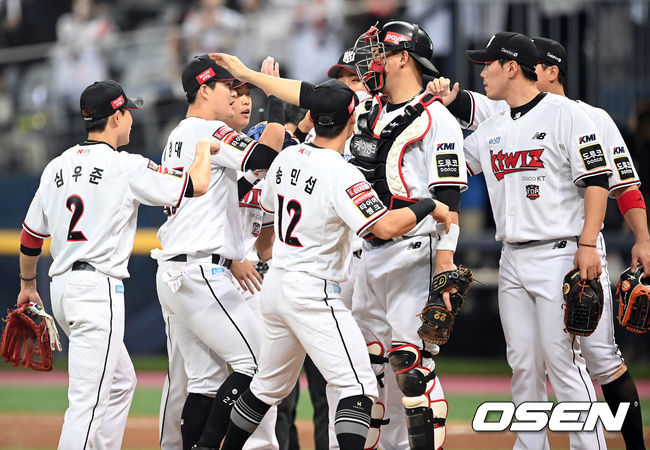 KT 위즈 선수단. / OSEN DB