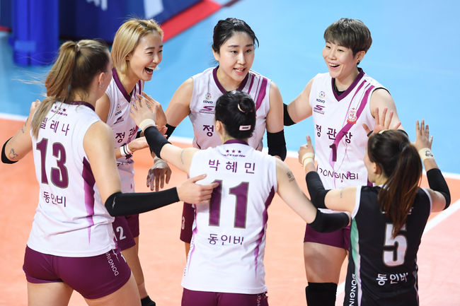 KGC인삼공사 선수들이 환호하고 있다. /KOVO 제공