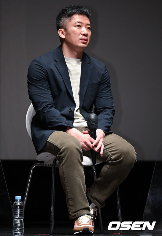 7일 오후 부산 영화의전당 하늘연극장에서 제26회 부산국제영화제 영화 ‘승리호’ 관객과의 대화(GV)가 진행됐다. 조성희 감독이 관객의 질문에 대답하고 있다. 2021.10.07 /ksl0919@osen.co.kr