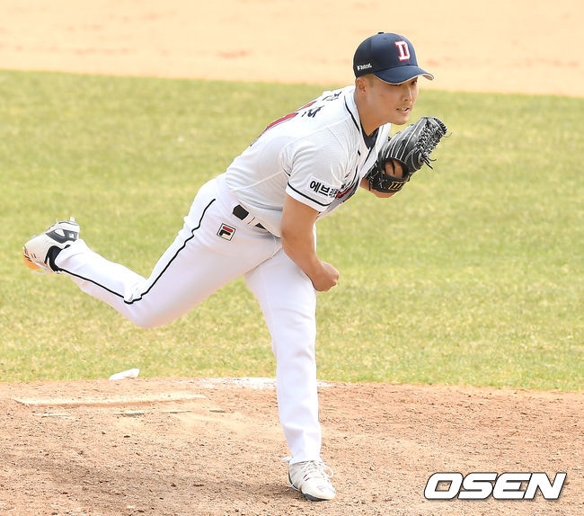 22일 경기도 이천시 두산베어스파크에서 '2021 KBO 퓨처스리그' 두산 베어스와 삼성 라이온즈의 경기가 열렸다.8회초 2사 1루 두산 안찬호가 역투하고 있다. /youngrae@osen.co.kr