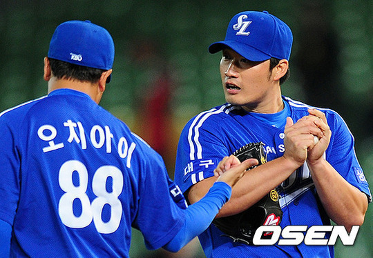 오치아이 에이지 전 감독과 오승환 / OSEN DB