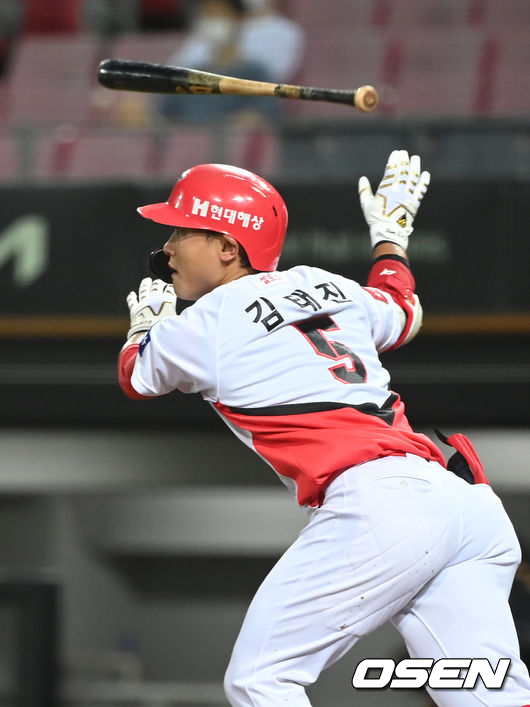 김태진이 안타를 터트리고 있다./OSEN.DB