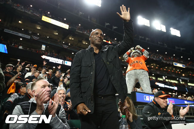 [사진] 지난달 열린 샌프란시스코와 LA 다저스의 NLDS 경기를 관전하러 온 배리 본즈. ⓒGettyimages(무단전재 및 재배포 금지)