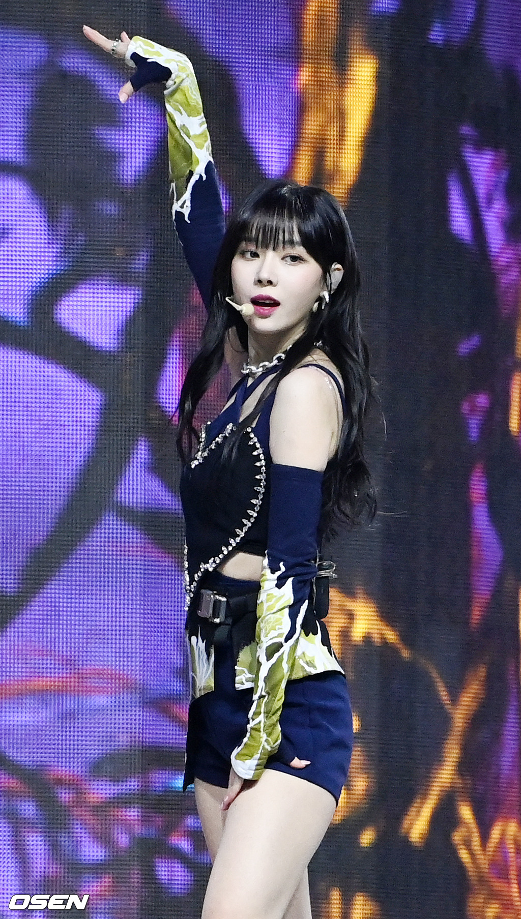에스파(aespa) 윈터가 화려한 무대를 선보이고 있다. 2021.11.14 / rumi@osen.co.kr
