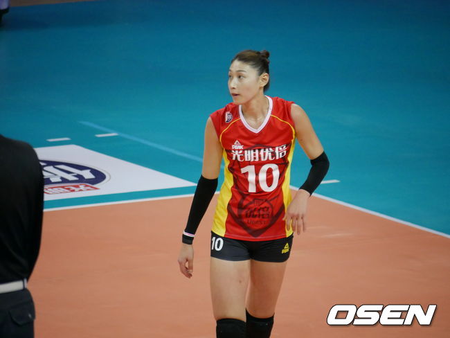 김연경이 2017-2018시즌 상하이에서 뛸 때 모습.