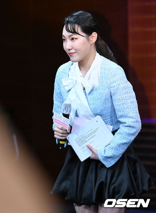 개그우먼 이은지가 진행을 맡아 인사를 하고 있다. 2021.11.25 /jpnews@osen.co.kr