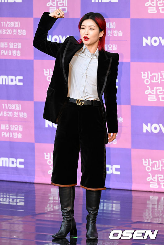 댄서 아이키가 포토타임을 하고 있다. 2021.11.25 /jpnews@osen.co.kr