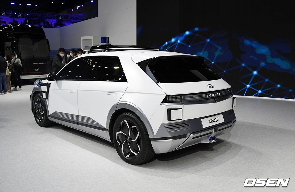 레벨 4 단계의 '아이오닉 5' 자율주행차.