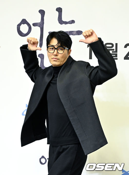 배우 차승원이 포토타임을 하고 있다. 2021.11.26 /jpnews@osen.co.kr