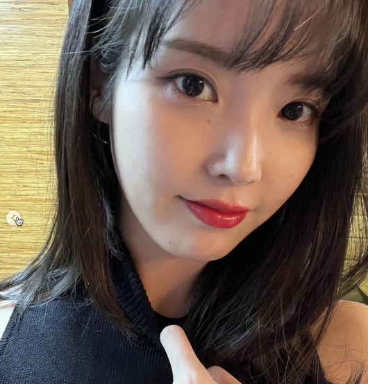 아이유 SNS