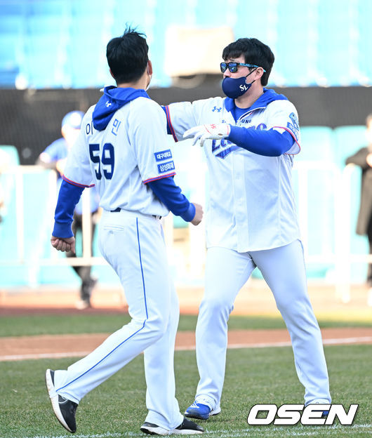 27일 오후 대구삼성라이온즈파크에서 삼성 라이온즈 2021 발로차 러브 데이’가 열렸다.2회말 오승환 감독이 투수교체를 지시하고 있다. 2021.11.27 /sunday@osen.co.kr