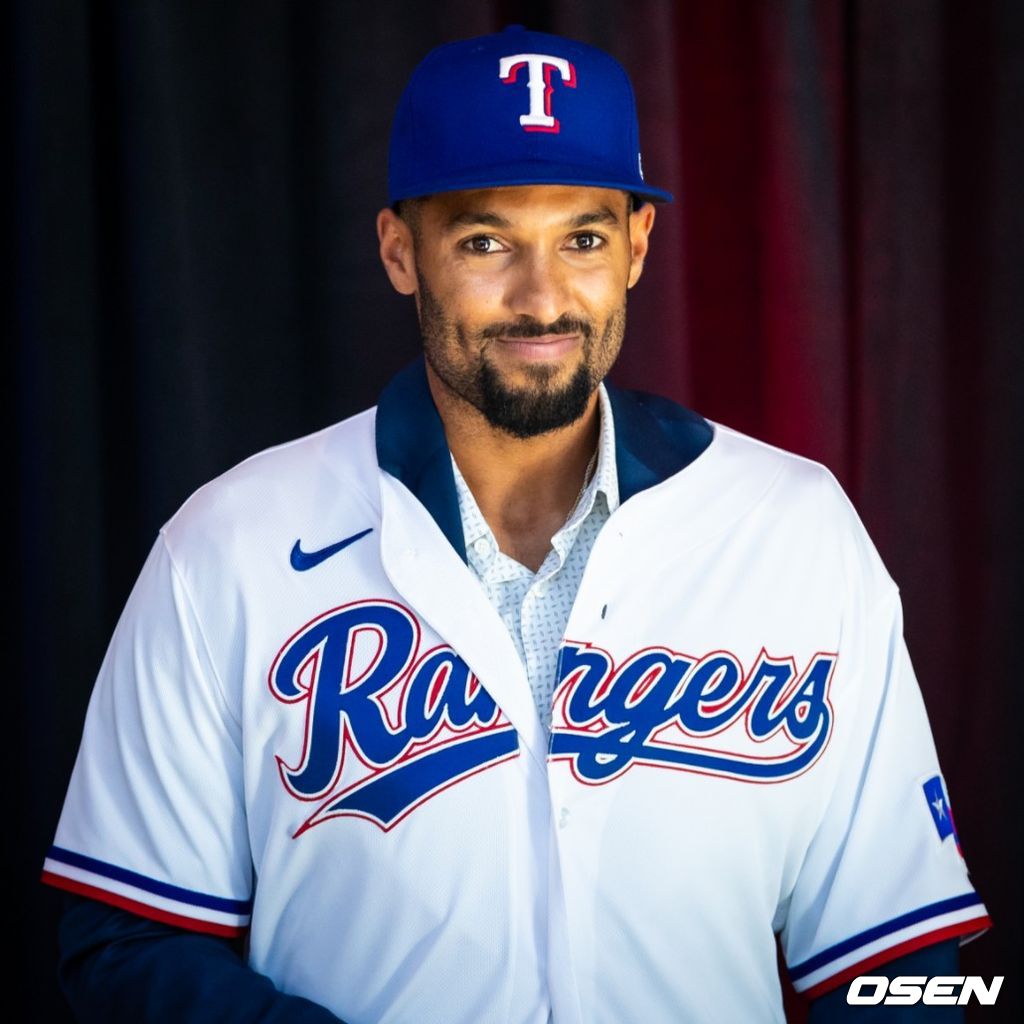 [사진] 기존 노사 단체 협약 마지막 날인 2일(한국시간) 텍사스 레인저스와의 계약을 마무리하고 공식 기자회견을 한 마커스 시미엔. <텍사스 레인저스 공식 트위터 캡처>