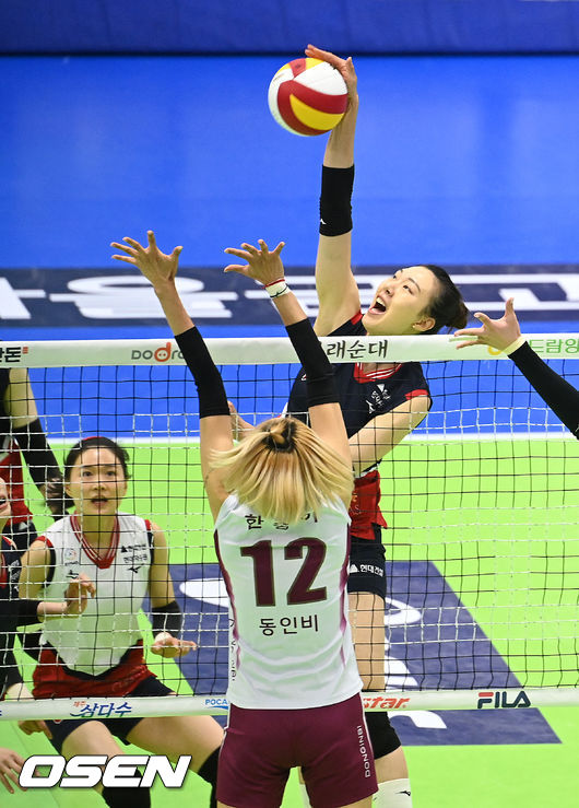 1세트 현대건설 양효진이 강타를 날리고 있다. 2021.12.03 /rumi@osen.co.kr