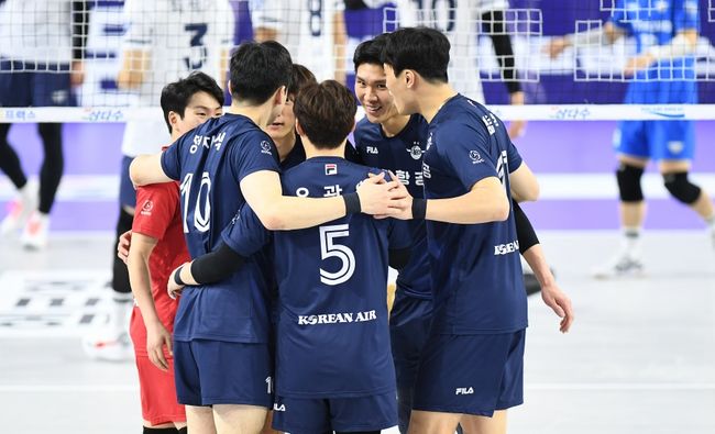 대한항공은 4일 계양체육관에서 열린 우리카드와 3라운드 맞대결에서 세트 스코어 3-0 승리를 거뒀다. / KOVO 제공