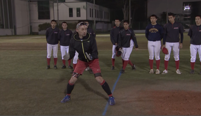 이치로가 고교 선수들을 지도하는 모습. /일본 TBS 뉴스