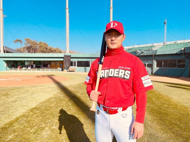 2019년 세이브왕 출신으로 야수 전향을 택한 SSG 랜더스 하재훈. / SSG 제공