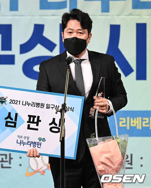 9일 서울 청담동 청담리베라호텔에서 2021 일구상 시상식이 진행됐다.심판상을 수상한 박근영 심판이 소감을 말하고 있다.  2021.12.09 / soul1014@osen.co.kr