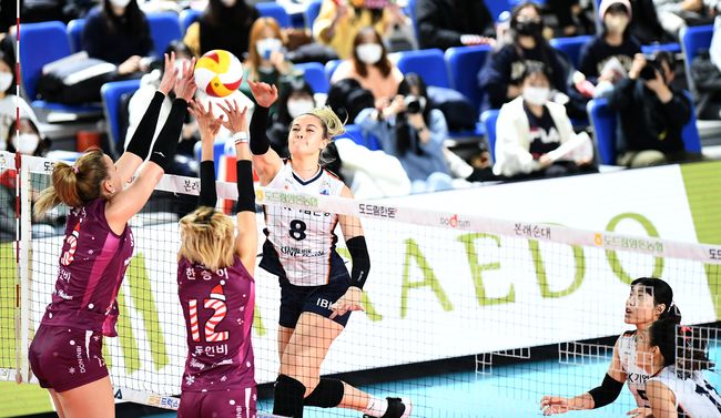 IBK기업은행 라셈이 공격을 하고 있다. /KOVO 제공