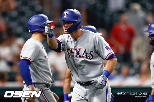 [사진] 롯데 유니폼을 입는 DJ 피터스의 텍사스 시절ⓒGettyimages(무단전재 및 재배포 금지)