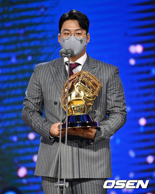 골든글러브 1루수 부문에 KT 강백호가 수상하며 소감을 말하고 있다. 2021.12.10 /jpnews@osen.co.kr