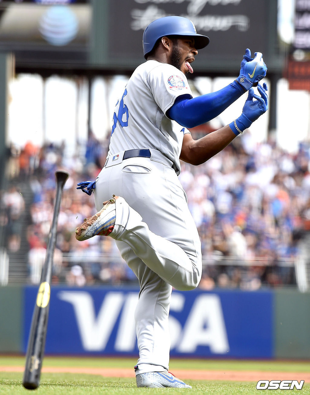 2회초 무사 선두타자로 나선 다저스 야시엘 푸이그가 달아나는 솔로포를 날리고 그라운드를 돌며 기뻐하고 있다. 2018.09.30 /dreamer@osen.co.kr