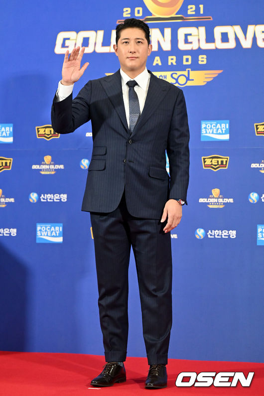 KT 황재균이 포토타임을 하고 있다. 2021.12.10 /jpnews@osen.co.kr