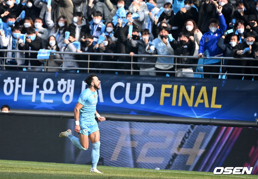 전반 대구 세징야가 동점골을 성공시키고 서포터즈석으로 내달리고 있다. 2021.12.11 /jpnews@osen.co.kr