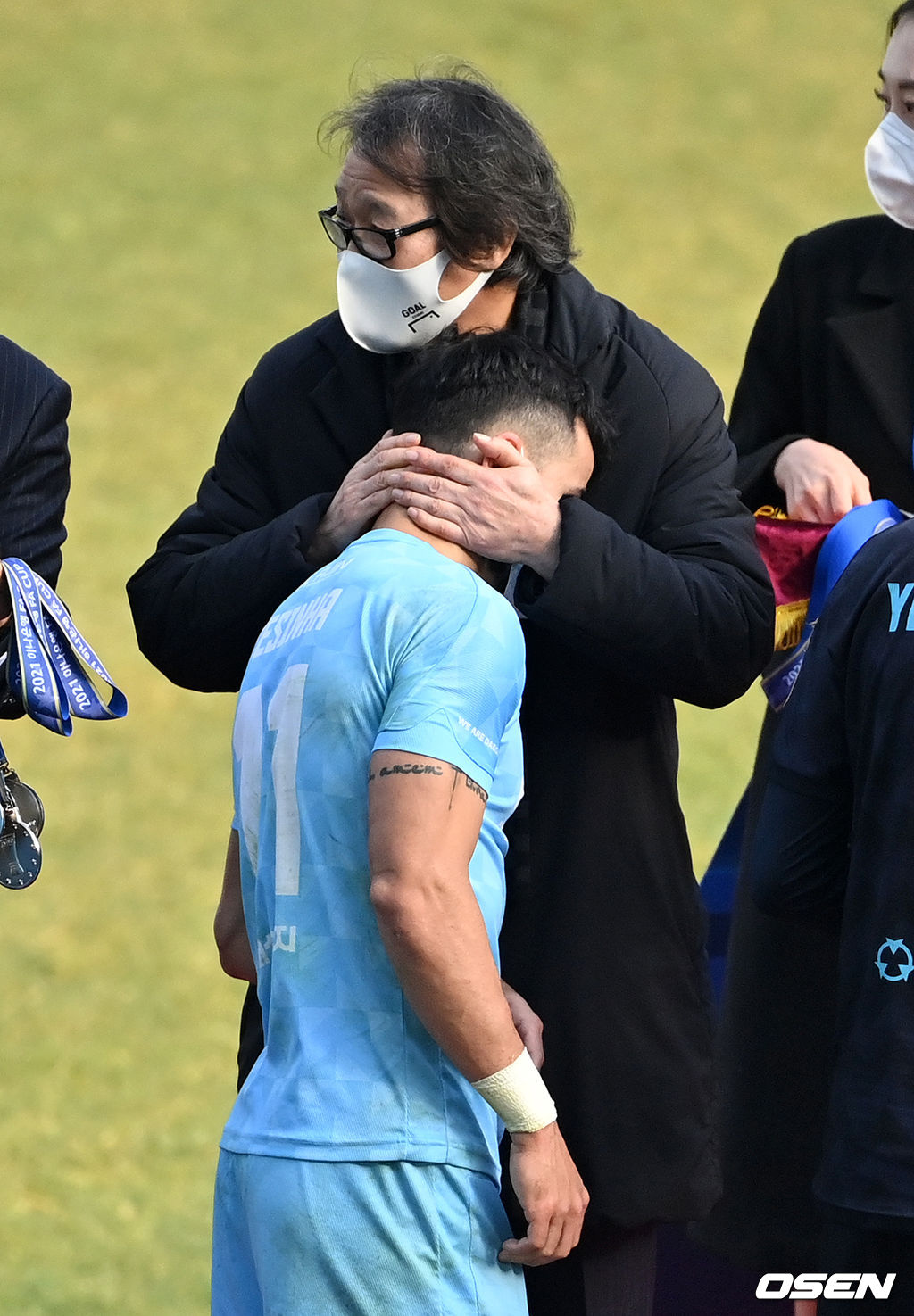 대구FC 조광래 대표이사가 세징야를 격려하고 있다. 2021.12.11 /jpnews@osen.co.kr