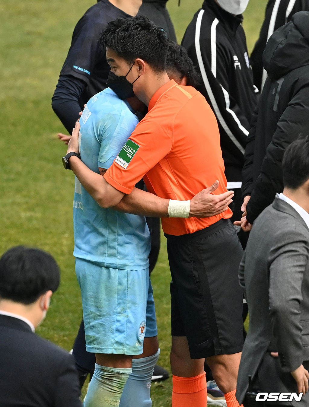 김종혁 주심이 대구 세징야를 위로하고 있다. 2021.12.11 /jpnews@osen.co.kr