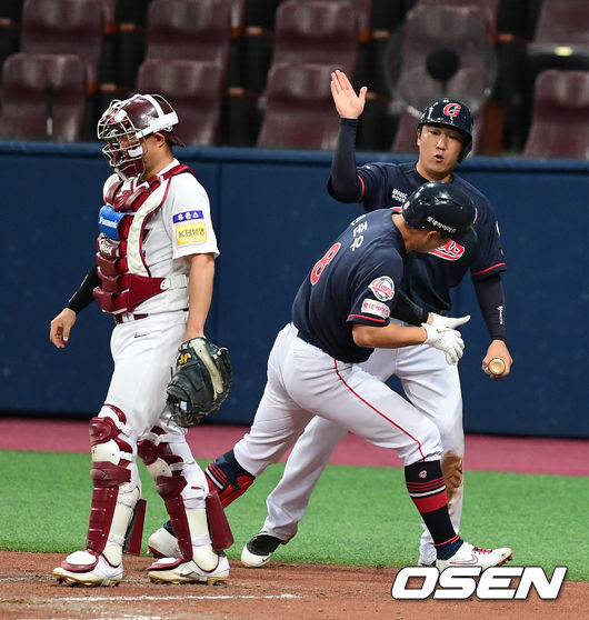 롯데 전준우-정훈 /OSEN DB