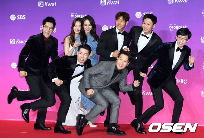 지석진, 전소민, 송지효, 김종국, 이광수, 유재석, 양세찬, 하하가 레드카펫을 밟고 있다./sunday@osen.co.kr