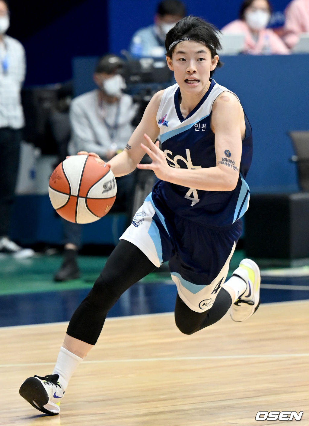 3쿼터, 신한은행 강계리가 드리블을 하고 있다. 2021.12.13 / ksl0919@osen.co.kr