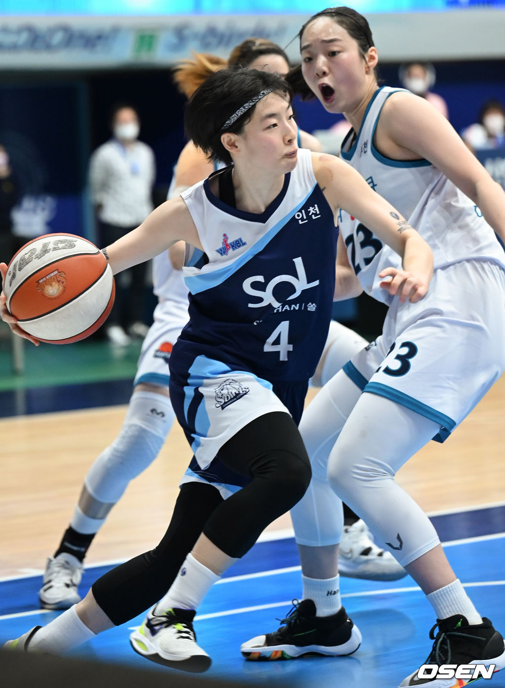 3쿼터, 신한은행 강계리가 돌파를 시도하고 있다. 2021.12.13 / ksl0919@osen.co.kr