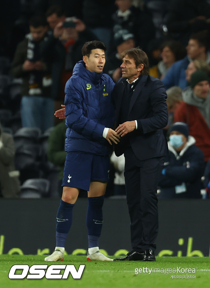 [사진] 손흥민과 안토니오 콘테 감독 / ⓒGettyimages(무단전재 및 재배포 금지)