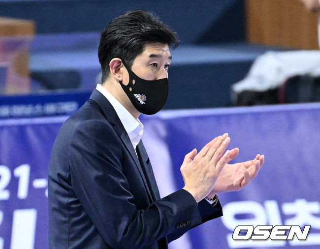 KB손해보험 후인정 감독 /OSEN DB