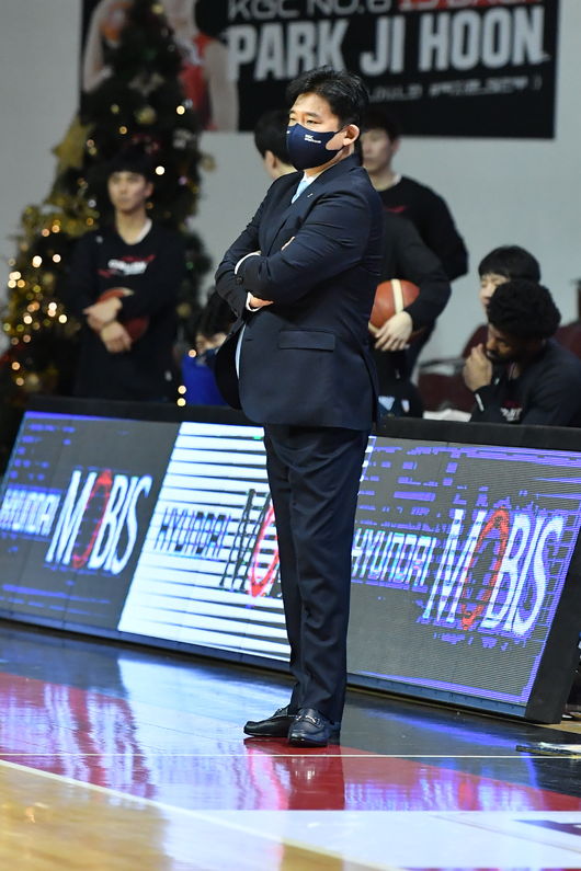 [사진] 김승기 감독 / KBL 제공.