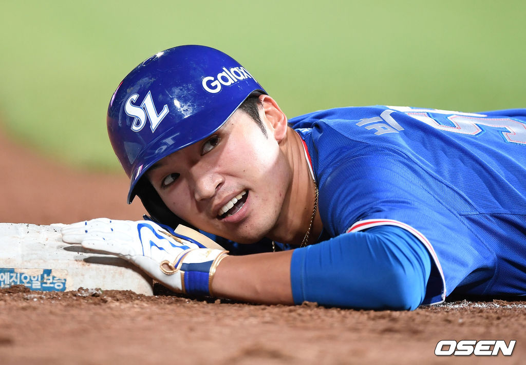수원kt위즈파크에서 열린 ‘2018 신한은행 MYCAR KBO리그’ kt와 삼성의 경기, 10회초 1사에서 삼성 박해민이 우중간 3루타를 치고 미소를 짓고 있다. 2018.07.05 /sunday@osen.co.kr