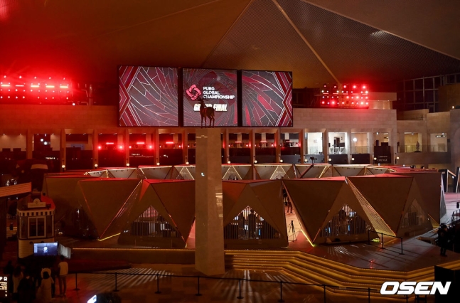 19일 인천 파라다이스 시티에서 배틀그라운드 국제전 PGC(PUBG 글로벌 챔피언십) 그랜드 파이널 3일차 파이널경기가 열렸다.아시아, 아시아퍼시픽, 유럽, 아메리카 등 전 세계 지역의 16개 팀이 참가. 총상금 200만 달러(한화 약 23억 4000만 원)와 세계 최강팀 타이틀을 걸고 대결을 펼칠 예정이다. 2021.12.19 /ksl0919@osen.co.kr