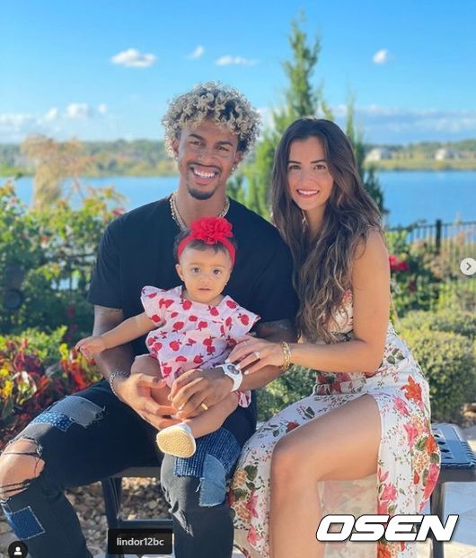 [사진] 프란시스코 린도어 가족 사진. <카티아 레구에로 인스타그램 캡처>